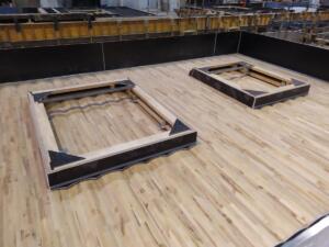 Betoonvalu seina raketisel. Kaares laudis liimkilbist.